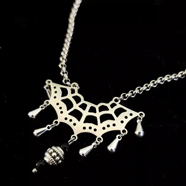 Collier ras de cou toile d'araignée silver