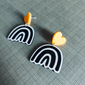 boucles oreilles arc en ciel coeur jaune
