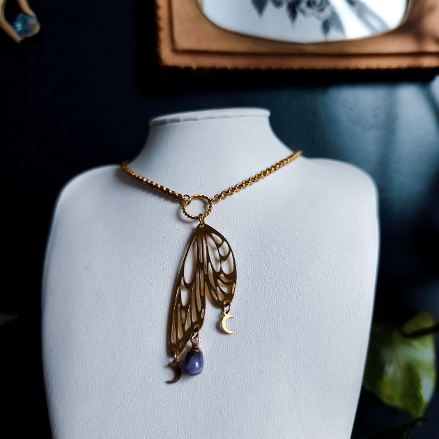 Collier doré aile de papillon