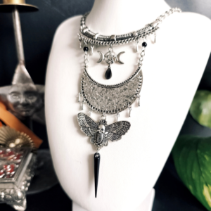 plastron papillon de nuit