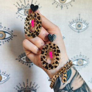 Boucles d'oreilles léopard et éclair rose