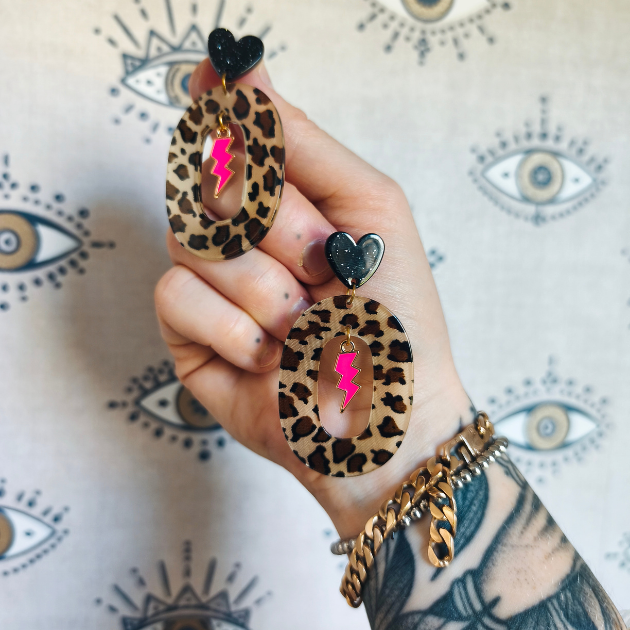 Boucles d'oreilles léopard et éclair rose